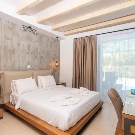 Royal Hotel and Suites