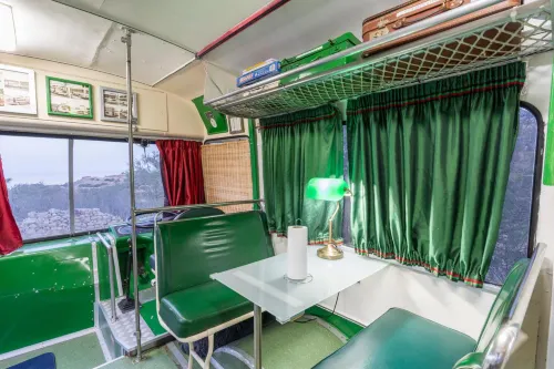 A one of a Kind bus Stay With Gorgeous Views - Wifi