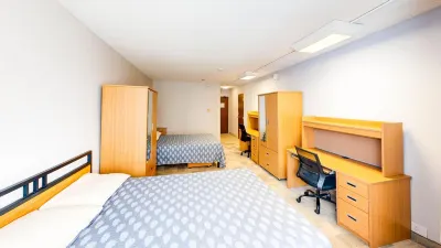 Chestnut Residence and Conference Centre - University of Toronto Отели в г. 