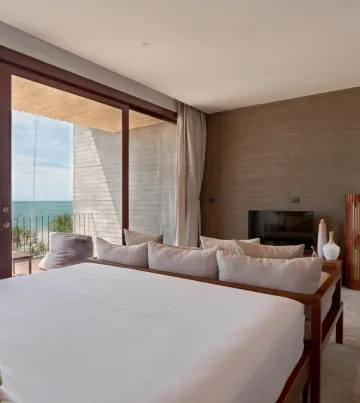 ห้องพร้อมระเบียงและวิวทะเล(เตียงคิงไซส์)