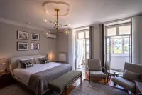 Gallery Townhouse & Apartments