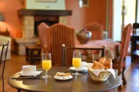 Hotel Cyrnea - Desayuno