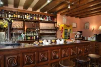 Logis Auberge À la Tête de Lard Hotels in Nouan-le-Fuzelier