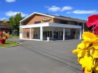 Hotel & Suites Monte-Cristo Отели рядом с достопримечательностью «Торговый центр Laurier Québec»