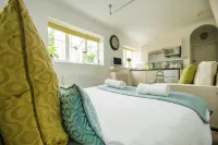 Between Piers - Central- by Brighton Holiday Lets