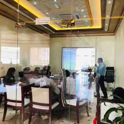 Farah Hotel Apartment Dining/Meeting Rooms