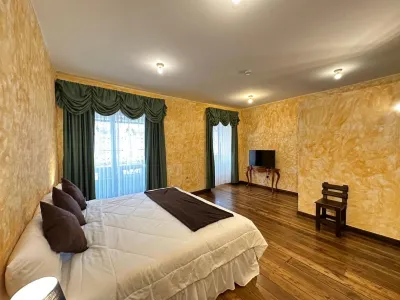 Nass Central Garden Hotel in zona Plaza Abdon Calderon