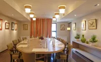 Hôtel les Herbes Folles Hotel a Le Mesnil-Amelot