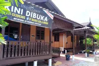 D'Razna Chalet Pantai Seberang Takir Hotels near K-Shoppe