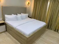 Greywood Hotel and Apartments