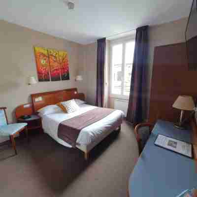 Logis Hotel des Bourbons Rooms