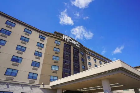 Hotel Must Отели рядом с достопримечательностью «Парк Аншанте»