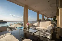 La Luna Hotel