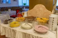Hotel Alla Posta - Famiglia Pra Dal 1866 a Caprile - breakfast