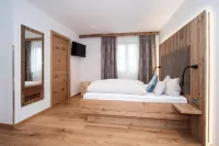 Der Obere Wirt Zum Queri Hotels in Andechs