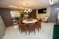 Metropolitan Hotel - breakfast