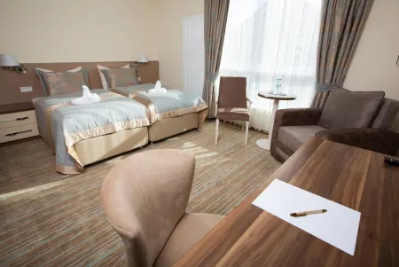 CityHotel am McKeePlatz Отели в г. Крайльсхайм