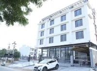 Clover Inn Hotels near B-Block, Garden