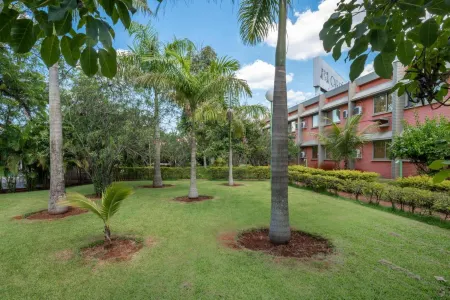 Carlton Suítes Limeira Отели рядом с достопримечательностью «Adra Araujo»