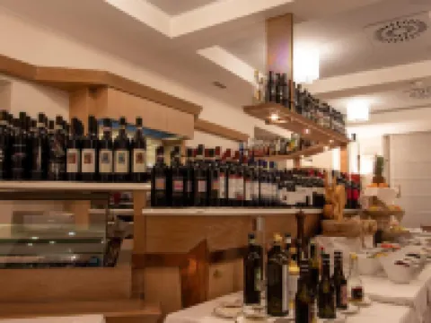 貝爾尼納酒店 蒂拉諾酒店