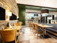 Hotel Sharingham Hotels near Cathedral of St. Peter and Paul