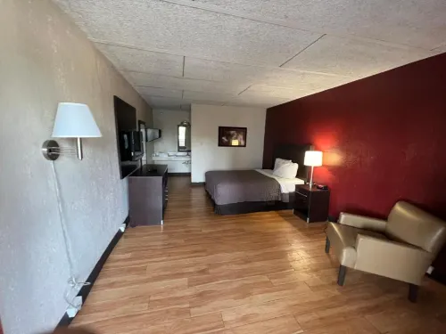 Knights Inn Ashland - parking