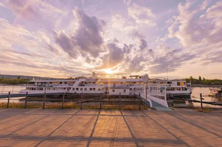 Fortuna Boat Hotel Budapest Отели в г. Будапешт