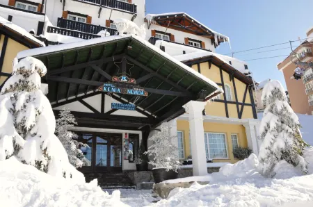 Hotel Kenia Nevada Отели рядом с достопримечательностью «Estación de esquí Sierra Nevada»