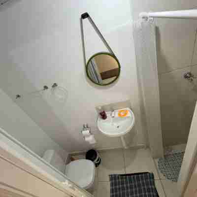 Hostel Quartos Com Banheiro Individual Perto do Aeroporto Rooms
