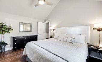 Sweet Seaview Home Near Beach and Trailhead!