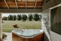 Dungeness Bay Cottages - Mountain view