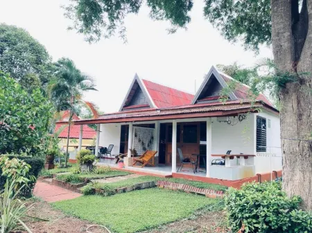 Blooming Village by Aforetime Отели рядом с достопримечательностью «Пляж Липа Ной»