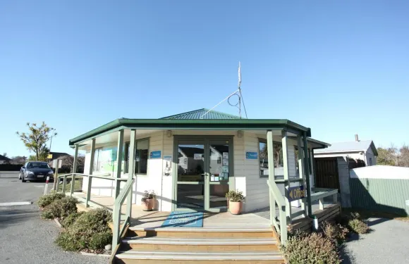 TOP 10蒂馬魯假日公園酒店