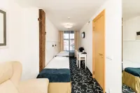 Meriton Old Town Garden Hotel