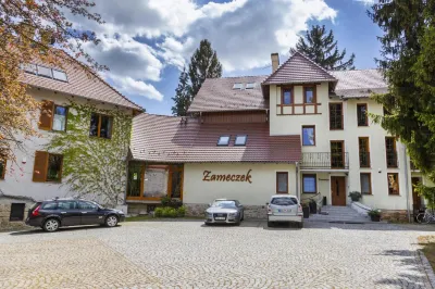 Willa Zameczek Hotels near Obelisk Księżnej Marianny Orańskiej