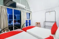 Airport A4 Transit Hub - Eco Chalets - Free Shuttle Service 24Hrs