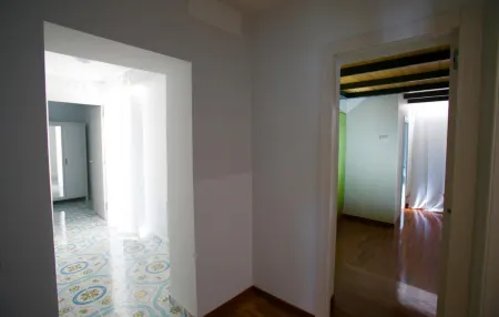 B&B Divina Salerno Отели рядом с достопримечательностью «Arechis Castle»