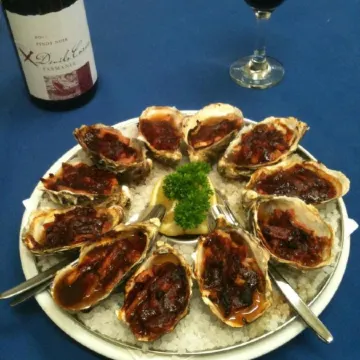 Regatta Point Tavern & Holiday Villas