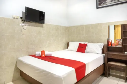 RedDoorz @ Hotel Surabaya Sumenep Hotels in Sumenep