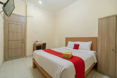 RedDoorz @ Jalan Kolonel Haji Burlian Palembang 2 Hotels in Sukarami