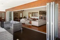 Lake Weyba Cottages Noosa