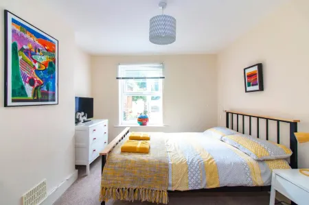 Bradstone Garden Retreat with Own Entrance Отели рядом со станцией Folkestone Central Railway Station