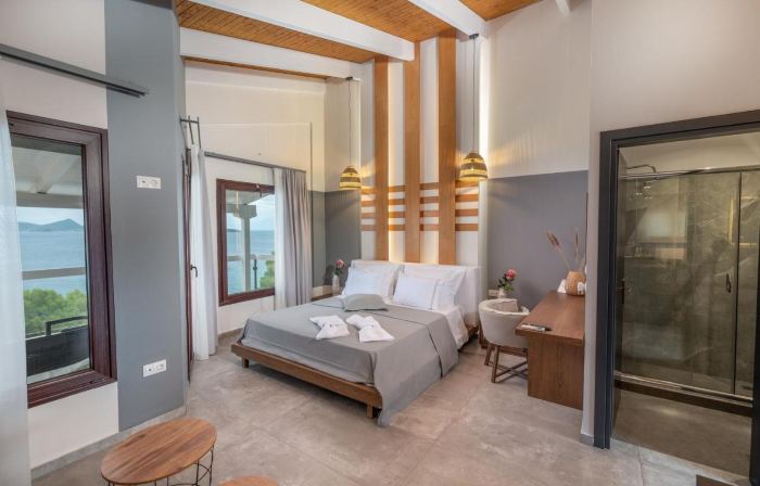 Trizonia Bay Hotel