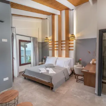 Trizonia Bay Hotel