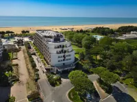 Savoy Beach Hotel & Thermal Spa Hotel a 