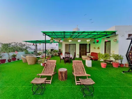 Alibaba’s Indiana Homestay Отели рядом с достопримечательностью «Tomb of I'timād-ud-Daulah»