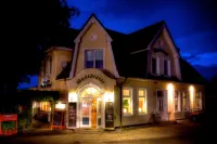 Restaurant Und Pension Zur Nassen Ecke Hotels near Haltepunkt Steilküste