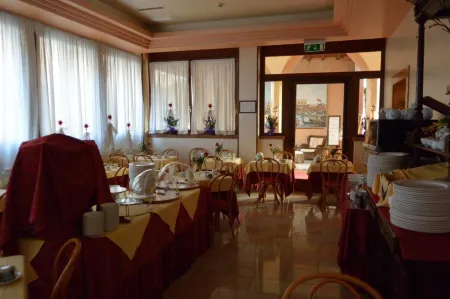 Hotel Belle Arti Отели рядом с достопримечательностью «Pinacoteca Manfrediniana»