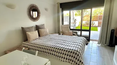 Magnific Studio with a Cozy Garden, 5 Minutes to the Beach Hotels in Sesmarias