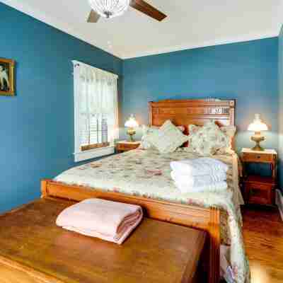Victorian Vacation Rental Apt in Downtown New Bern Rooms